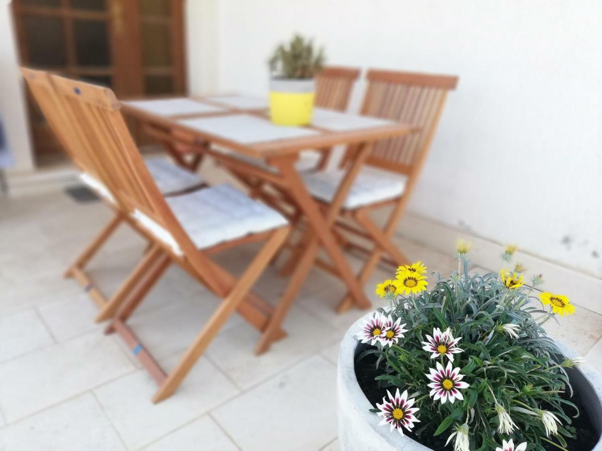 פוסטיר Apartments Ivana מראה חיצוני תמונה