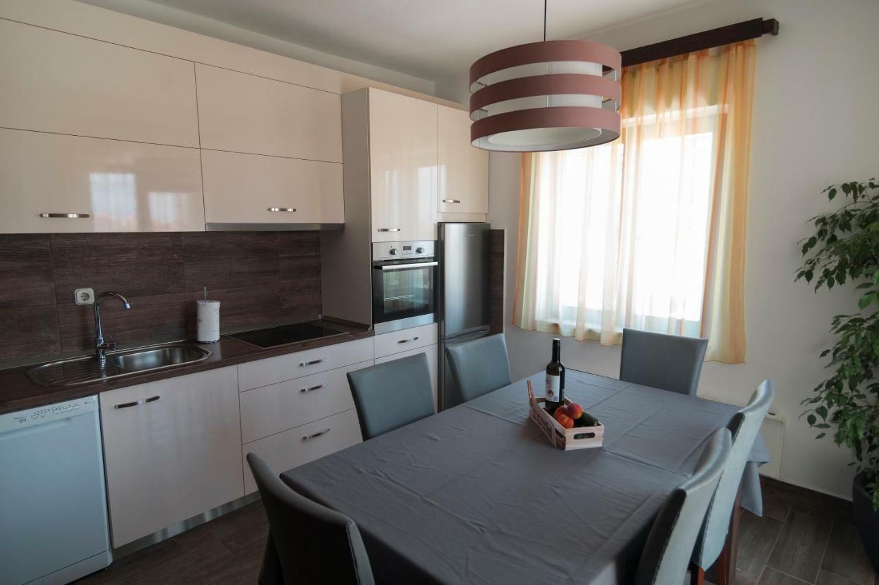 פוסטיר Apartments Ivana מראה חיצוני תמונה