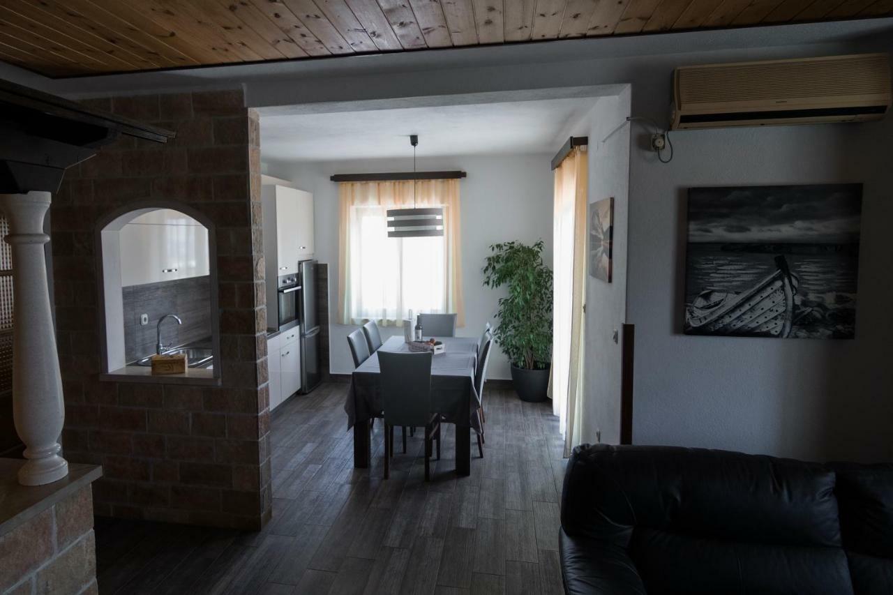 פוסטיר Apartments Ivana מראה חיצוני תמונה