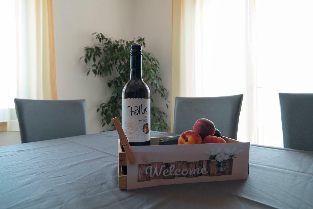 פוסטיר Apartments Ivana מראה חיצוני תמונה