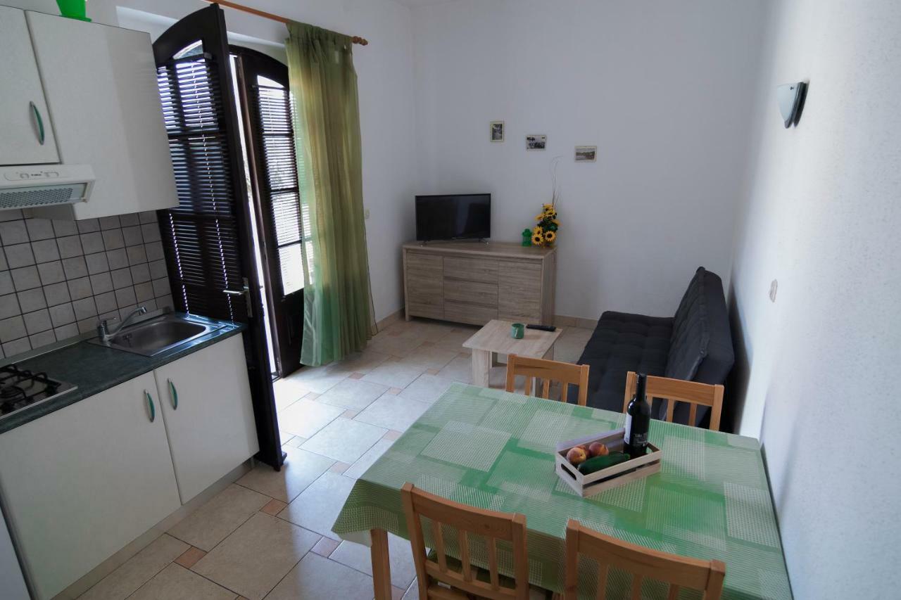 פוסטיר Apartments Ivana מראה חיצוני תמונה
