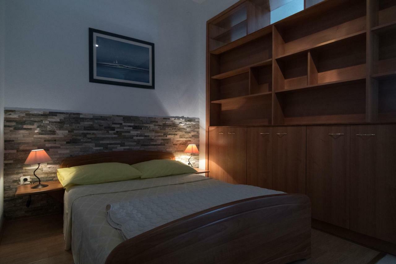 פוסטיר Apartments Ivana מראה חיצוני תמונה